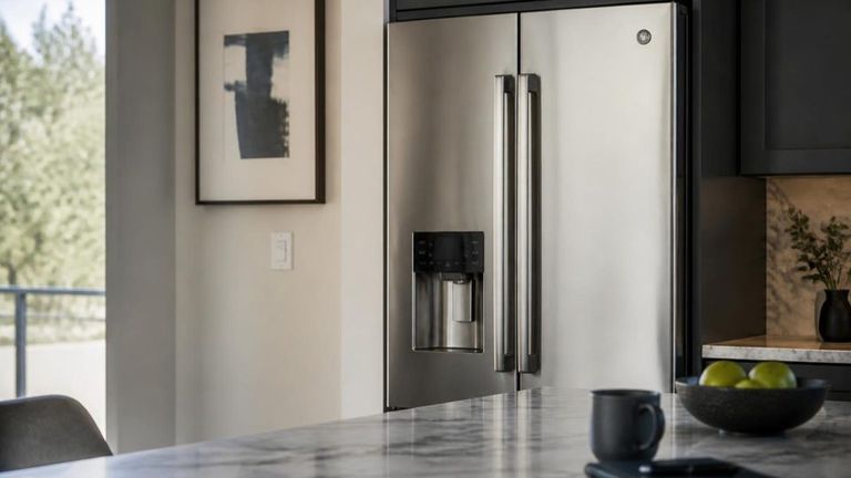 GE Appliances AI Market Strategy Report - Refrigerators