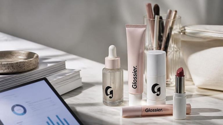 Glossier AI Market Strategy Report - Clean Makeup Brands