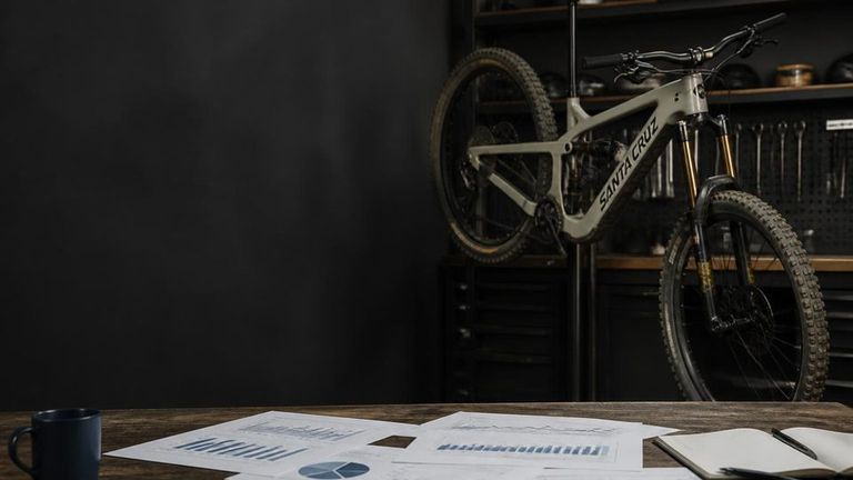 Santa Cruz AI Market Strategy Report - Electric Mountain Bikes and Performance Bikes